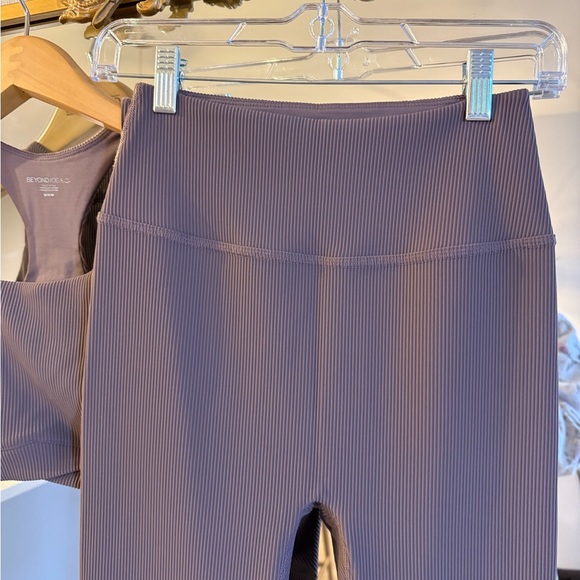 Beyond Yoga Impulse Ribbed Legging and Bra Set M Woodlawn - NWOT - Picture 4 of 9